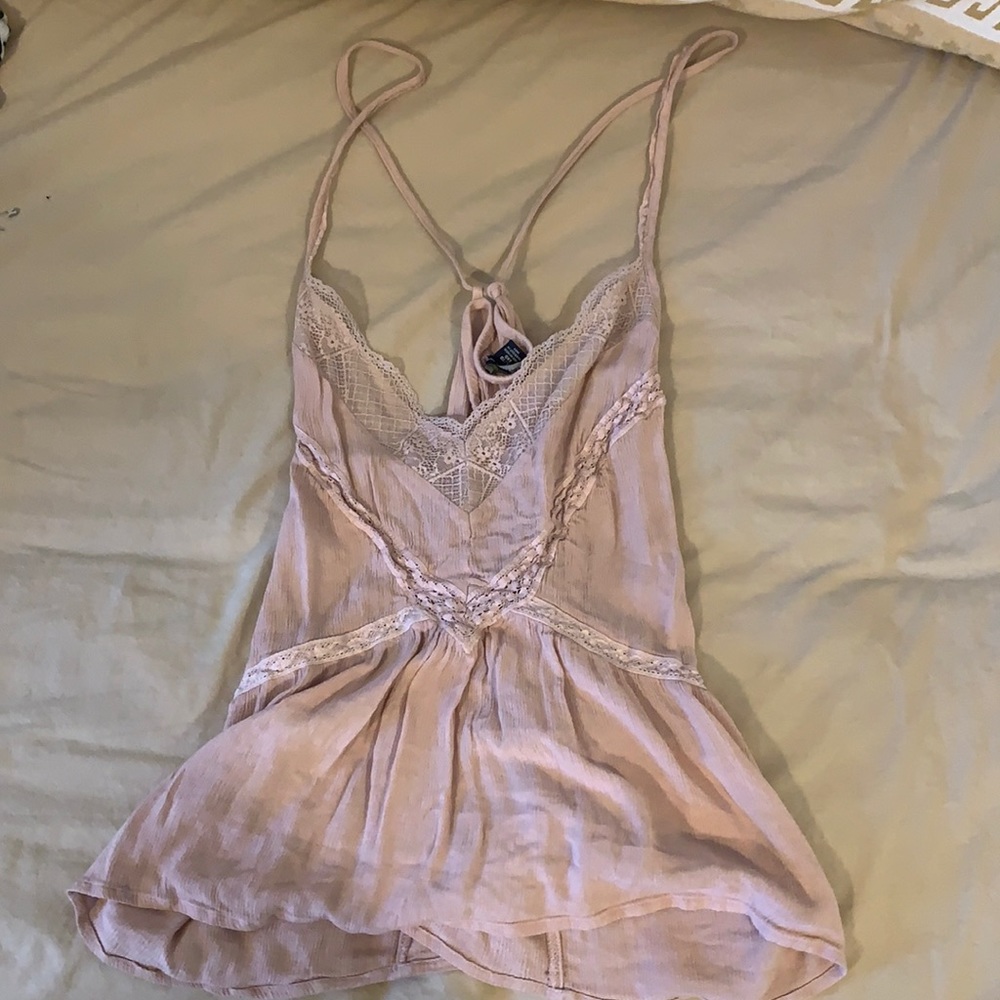 Baby light pink top with crop in the back